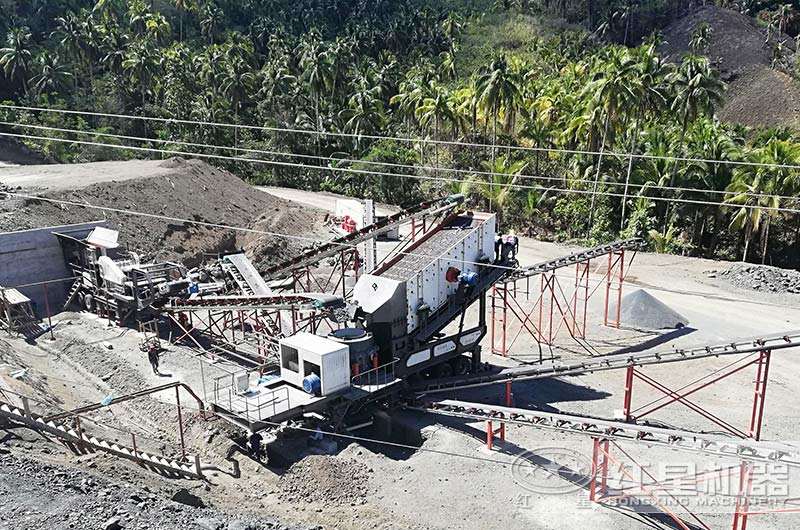 大型流動破碎機加工石子現場 大型流動破碎機加工石子現場