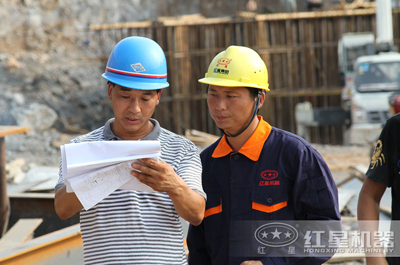 紅星技術經理深入場地為用戶指導安裝和操作 紅星技術經理深入場地為用戶指導安裝和操作