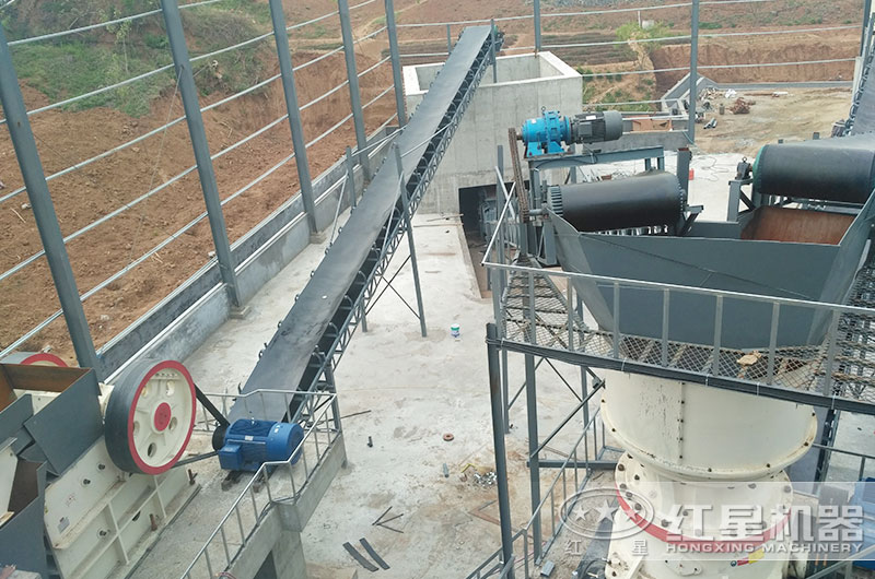 破碎高硬度石礦現(xiàn)場 破碎高硬度石礦現(xiàn)場