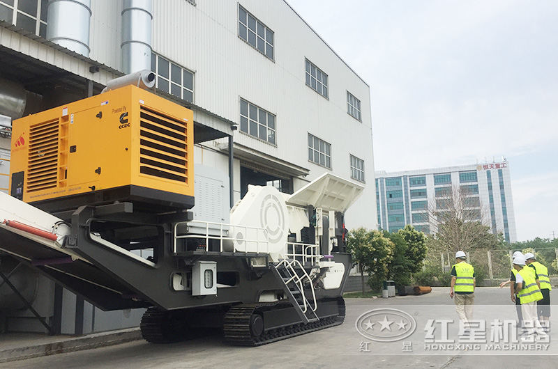 用戶來廠考察破碎氧化鋯的移動破碎機 用戶來廠考察破碎氧化鋯的移動破碎機