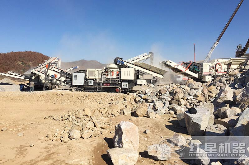 巨石移動履帶顎式破碎機和圓錐破碎機搭配作業現場 巨石移動履帶顎式破碎機和圓錐破碎機搭配作業現場