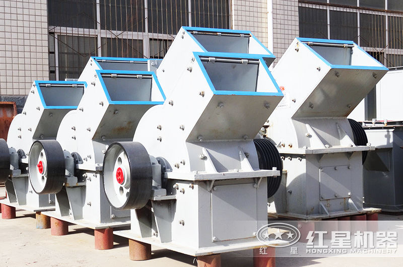 一次成型的錘式破碎機(jī) 一次成型的錘式破碎機(jī)