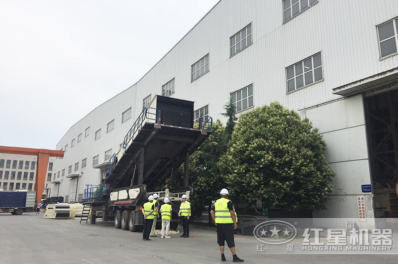 山東用戶來廠考察車載移動打沙機 山東用戶來廠考察車載移動打沙機