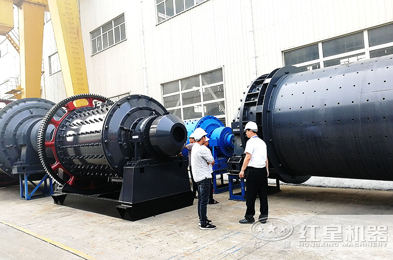 客戶參觀水泥球磨機 客戶參觀水泥球磨機