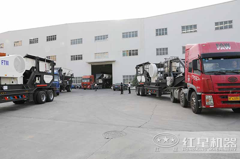 根據(jù)用戶要求量身定制的小型移動(dòng)破碎機(jī)發(fā)貨 根據(jù)用戶要求量身定制的小型移動(dòng)破碎機(jī)發(fā)貨