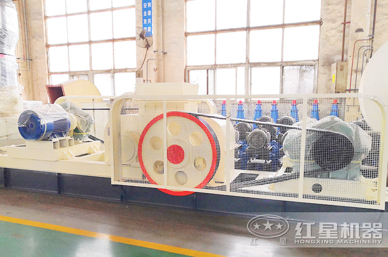 對(duì)輥破破碎機(jī)生產(chǎn)車(chē)間 對(duì)輥破破碎機(jī)生產(chǎn)車(chē)間