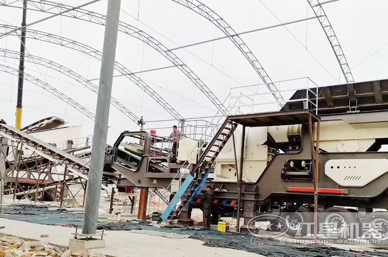 移動碎石破碎機室內生產搭建中 移動碎石破碎機室內生產搭建中