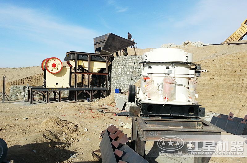 洛陽大型硬巖石子破碎生產(chǎn)線安裝現(xiàn)場 洛陽大型硬巖石子破碎生產(chǎn)線安裝現(xiàn)場