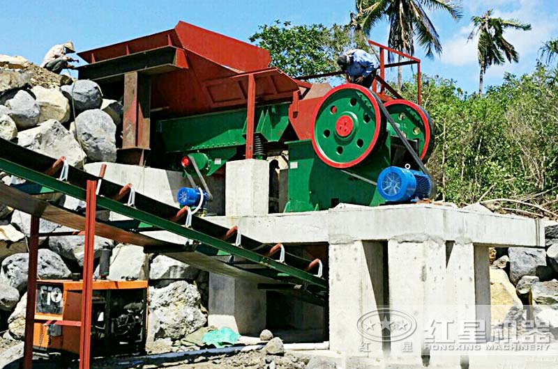 工作中的鄂式破碎機 工作中的鄂式破碎機