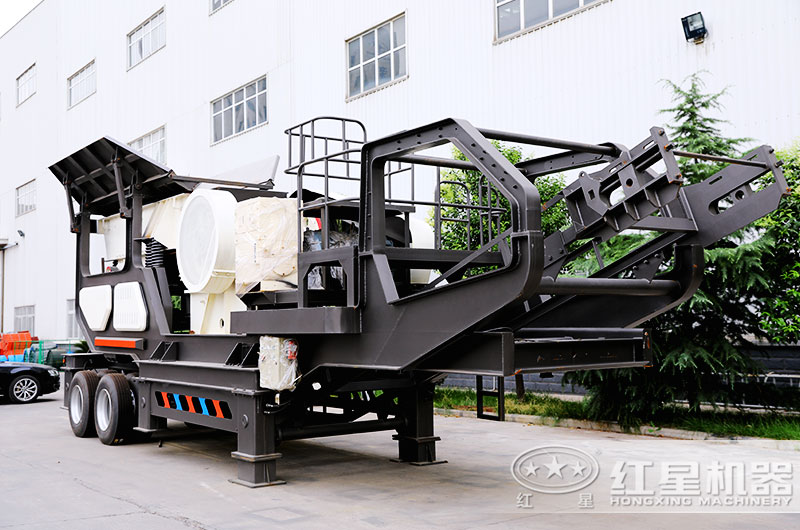 型號為HX938HD86的車在流動顎式碾石機(jī) 型號為HX938HD86的車在流動顎式碾石機(jī)