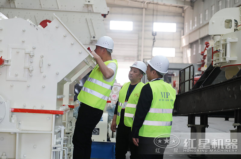 客戶來廠考察細(xì)碎機(jī) 客戶來廠考察細(xì)碎機(jī)