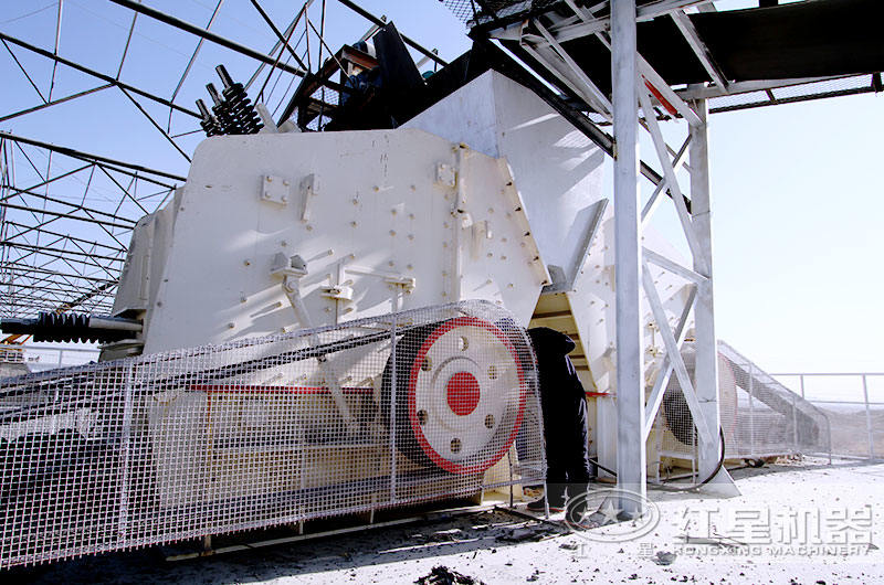 時產1000噸雙臺反擊石頭破碎機生產現場 時產1000噸雙臺反擊石頭破碎機生產現場