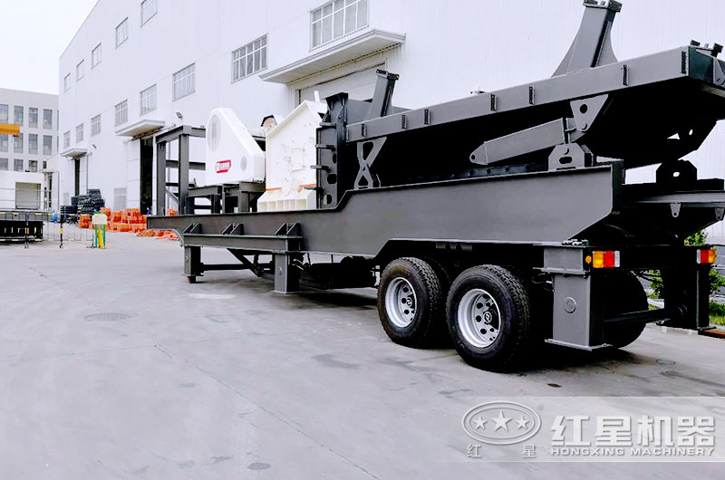 一輛車上放了兩臺打石子機設備 一輛車上放了兩臺打石子機設備