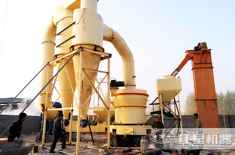 山東重晶石磨粉生產線現場 山東重晶石磨粉生產線現場