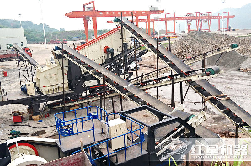 總價值300萬左右建筑工程垃圾移動破碎生產線現場 總價值300萬左右建筑工程垃圾移動破碎生產線現場