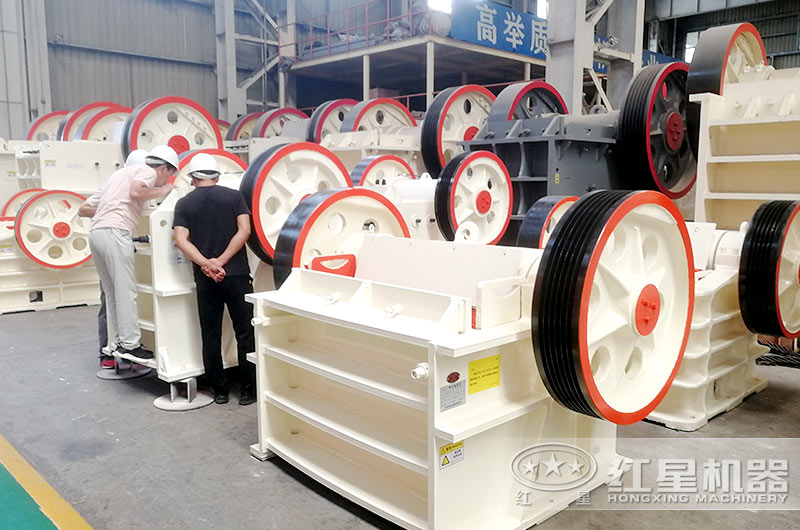 不同規格顎式打石子機生產車間 不同規格顎式打石子機生產車間