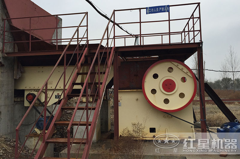 46破碎機(jī)作業(yè)現(xiàn)場(chǎng) 46破碎機(jī)作業(yè)現(xiàn)場(chǎng)