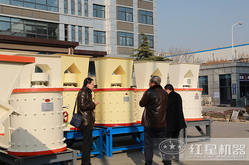 客戶來河南紅星考察復(fù)合破設(shè)備 客戶來河南紅星考察復(fù)合破設(shè)備