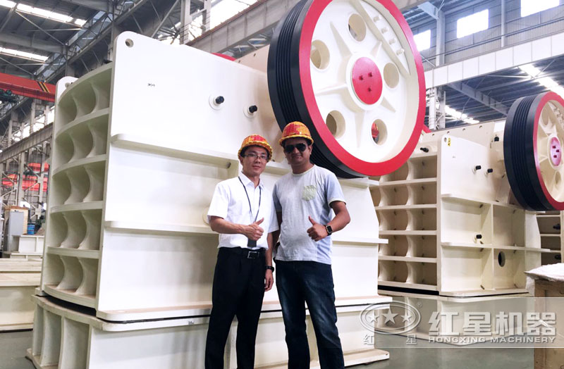 石頭顎式破碎機客戶車間合影 石頭顎式破碎機客戶車間合影