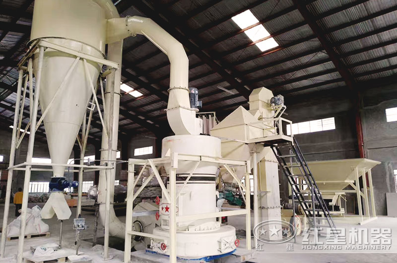 新型自動膩子粉生產(chǎn)現(xiàn)場 新型自動膩子粉生產(chǎn)現(xiàn)場