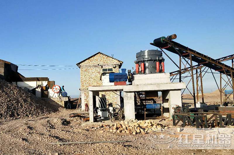 時產700噸成套鐵礦石破碎生產線生產現場 時產700噸成套鐵礦石破碎生產線生產現場