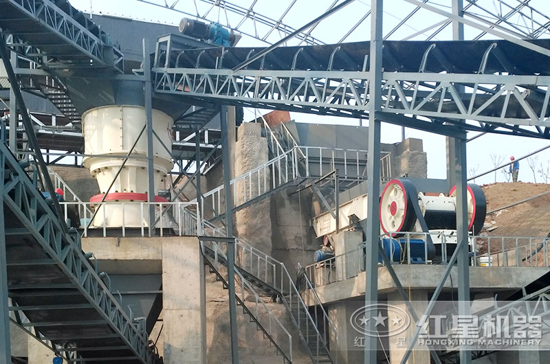 圓錐破與顎破機搭配處理花崗巖現場 圓錐破與顎破機搭配處理花崗巖現場