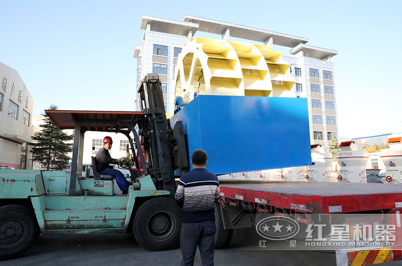 客戶輪式洗砂機(jī)裝車(chē)發(fā)貨現(xiàn)場(chǎng)