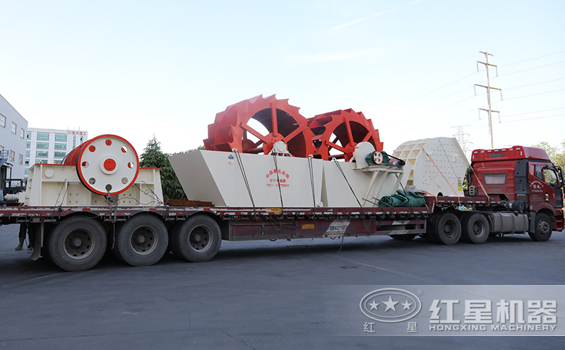 客戶輪式洗砂機(jī)裝車發(fā)貨現(xiàn)場 客戶輪式洗砂機(jī)裝車發(fā)貨現(xiàn)場