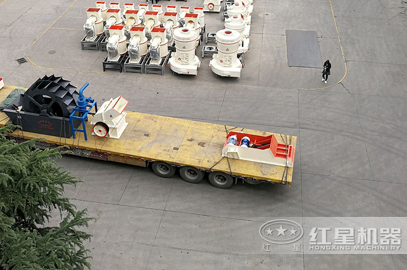 客戶訂購的小型錘式破碎機準備發貨現場 客戶訂購的小型錘式破碎機準備發貨現場