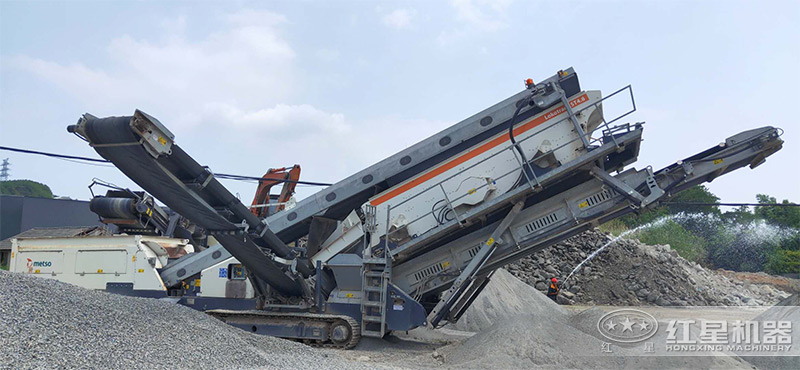 履帶移動破加工白云石同出石子、沙子現場 履帶移動破加工白云石同出石子、沙子現場