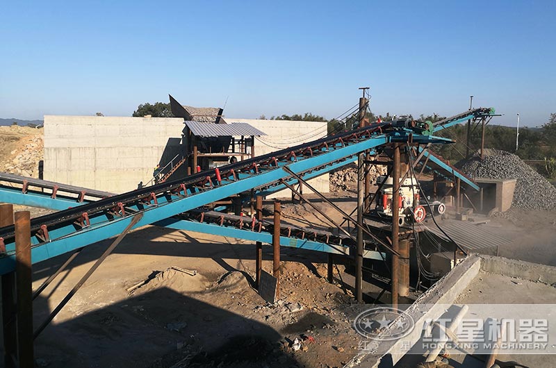 1立方玄武巖出多少噸碎石？哪種玄武巖碎石機(jī)粒型好產(chǎn)量高？