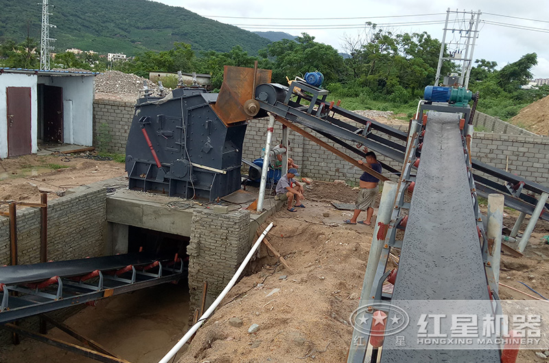 反擊式河卵石粉碎設備生產現場 反擊式河卵石粉碎設備生產現場