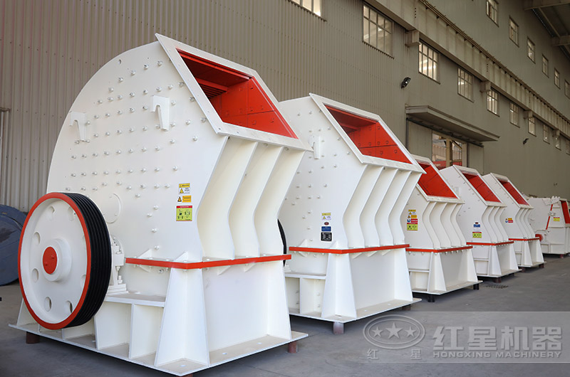 不同型號(hào)的錘式破碎機(jī)要配不同大小的電機(jī) 不同型號(hào)的錘式破碎機(jī)要配不同大小的電機(jī)