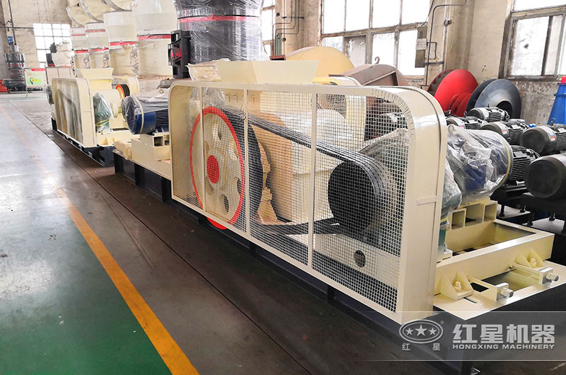 1200輥式破碎機生產車間實拍 1200輥式破碎機生產車間實拍